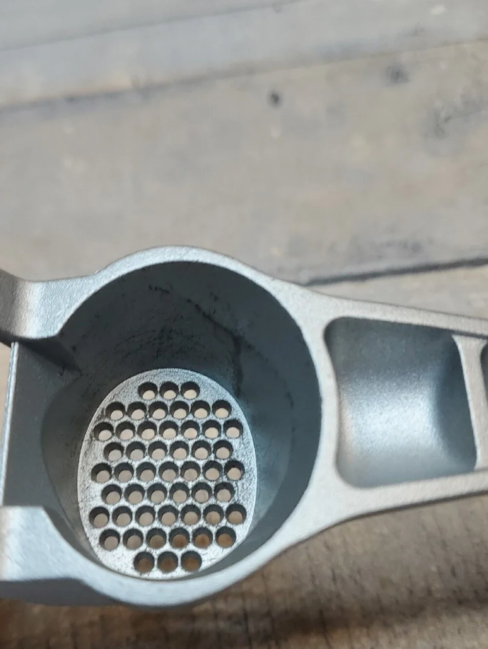 Pampered Chef Garlic Press  B12